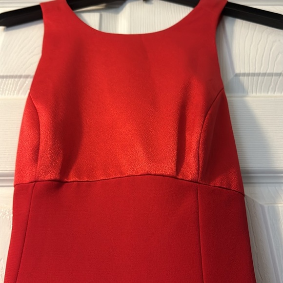 Red dress - Picture 2 of 4